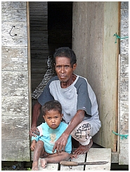 Dorf Lang Halau: Mann mit Kind