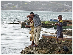 Insel Fair: angelnde Kinder