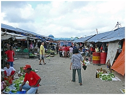Auf dem Markt in Tual