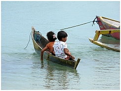 Wangil: Kinder im Boot