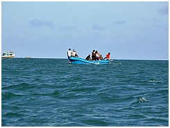 Taxiboot auf dem Weg nach Dobo