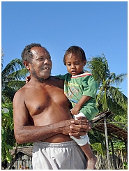 Dorf Wokam: Vater mit Kind