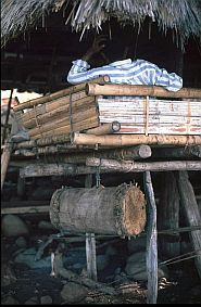 Veranda eines traditionellen Hauses in Takpala 