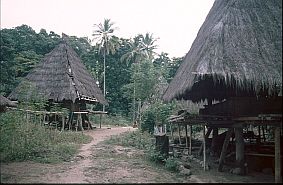 traditionelle Huser in Monbang