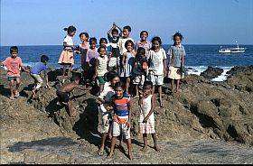 Kinder am Strand von Ipir