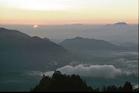 Sonnenaufgang auf dem Kelimutu