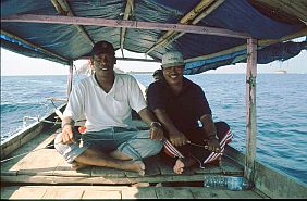 Ketut (mein Fahrer) und Leo (mein Guide) als Bootsführer