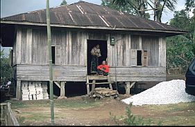 Haus von Leos Familie in Kuwu