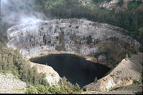 Kratersee auf dem Kelimutu nher