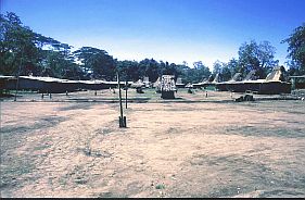 Hauptplatz im traditionellen Dorf Wogo