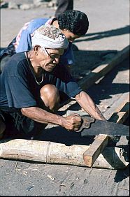 Hausbau in Bena, Handwerker