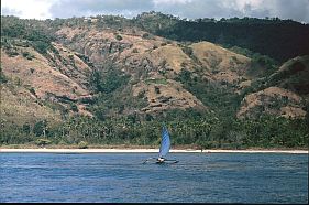 Segelboot vor der Insel Pantar