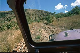 unser Jeep auf der Hauptstrae nach Lamalera