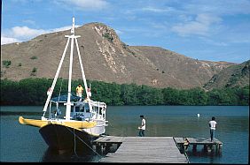 unser Boot am Anleger von Loh Buaya