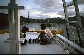Abendbeschftigung auf dem Boot: Schach spielen