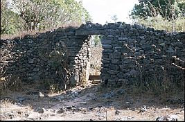Mauer mit Tor; so wurden frher die Drfer geschtzt