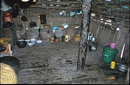 Vorratskammer in einem traditionellen Haus in Kuji Ratu