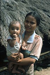 Frau mit Kind in Wena Marika