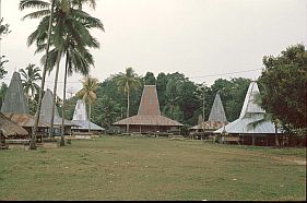 Modernes Dorf Lai Tarung