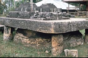Grab im Dorf Lai Tarung
