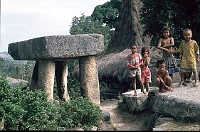 Kampung Lahipangabang: Grabplatte