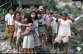 Kinder im Kampung Liling
