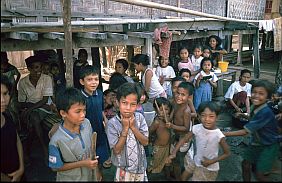 Kinder auf Pulau Bungin