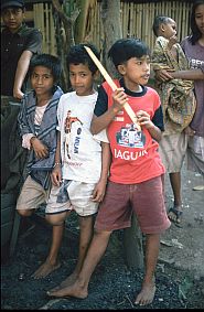 Drei Jungen in Jatibaru