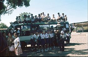berfllter Schulbus in Tawali