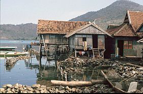 Haus direkt am Wasser in Soro Barat