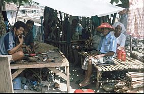 Fischer in ihrer Htte bei Jala