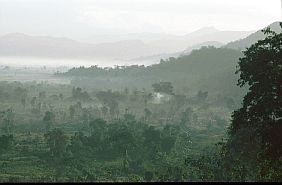 Landschaft bei Dompu im Morgengrauen