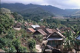 Huser im Kampung Mbawa