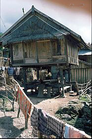 Mbawa: Modernes Haus