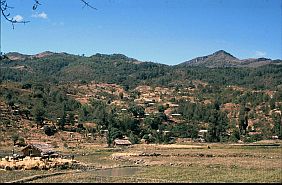 Berglandschaft mit Dörfern