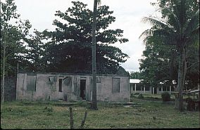 Zerstörte Schule in Suai