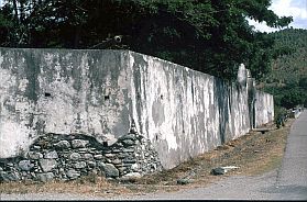 Reste eines portugiesischen Forts in Maubara aus dem 17. Jhdt.