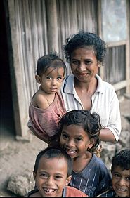 Frau mit Kindern in Maslete