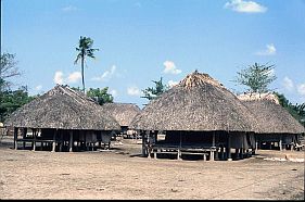 Huser im traditionellen Dorf Kletek