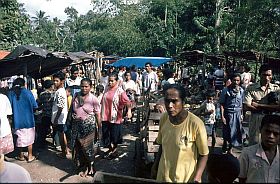 auf dem Markt in Maubesi