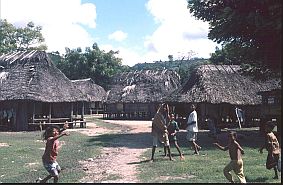 im traditionellen Dorf Hatimuk