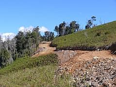Anggi: Eine neue Strae wird gebaut