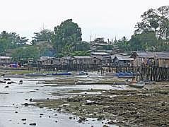 Biak: Am Wasser stehen noch Stelzenhuser