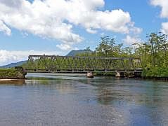 Die Brcke verbindet Supiori mit Biak