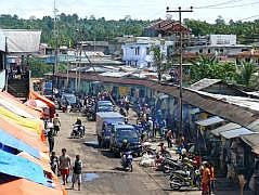 Hauptmarkt in Manokwari: Blick von der oberen Etage der Markthalle