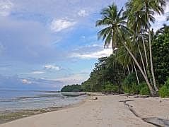 Numfor: Strand bei Yemburwo
