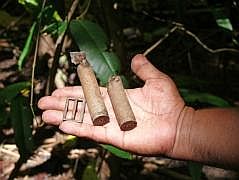 Numfor: Insel Manem -  Munition und Grtelschnalle aus dem 2. Weltkrieg