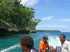 Numfor: Mit dem Boot um die ganze Insel
