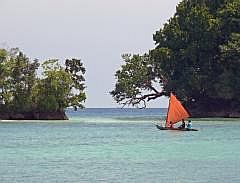 Numfor: Mit dem Boot um die ganze Insel - Lagune von Namber