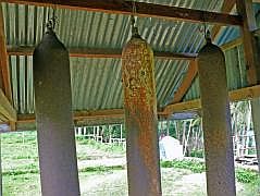 Numfor: Mit dem Boot um die ganze Insel - Rawar: Kirchenglocken